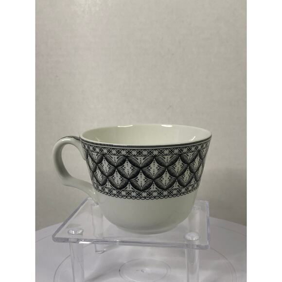 The Spode Blue Room Collection Geranium Teacup and Saucer - Picture 9 of 11